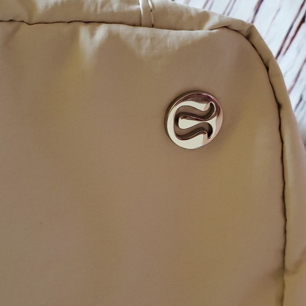 🆕️ LULULEMON EVERYHERE BELT BAG - WHITE OPAL - Picture 9 of 14